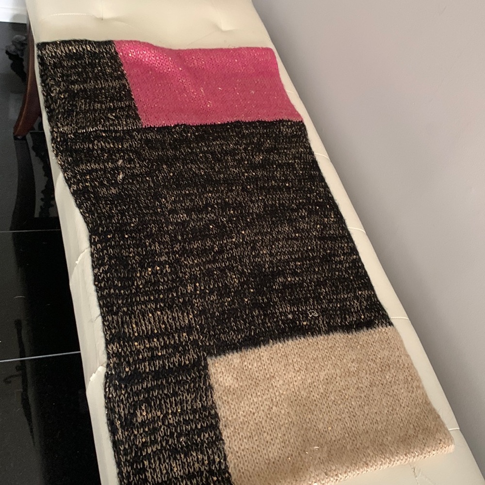 Woman’s scarf